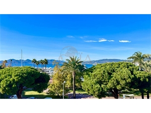 appartement à la vente -   06400  CANNES, surface 86 m2 vente appartement - APR711187